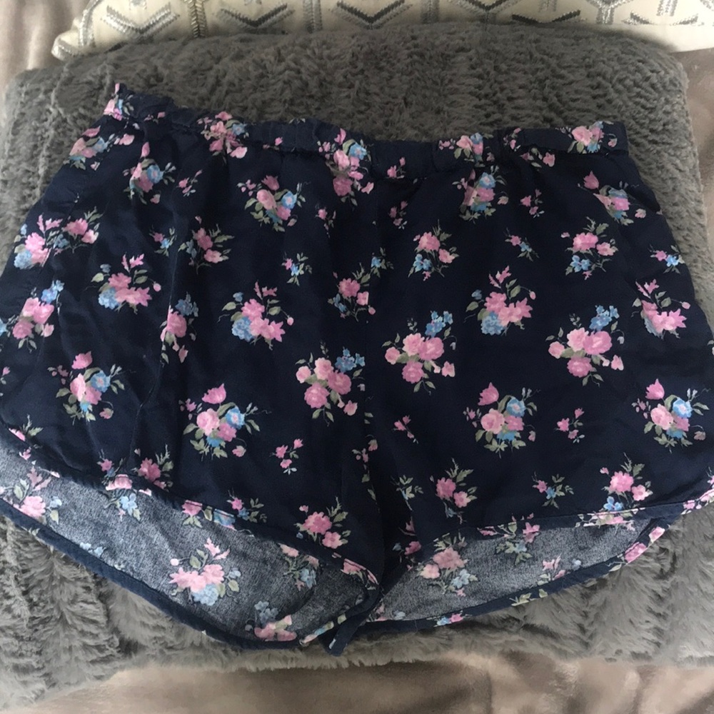 Cute Abercrombie kids floral shorts!
